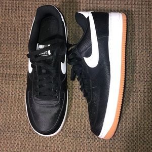 Men’s black and white Air Force One